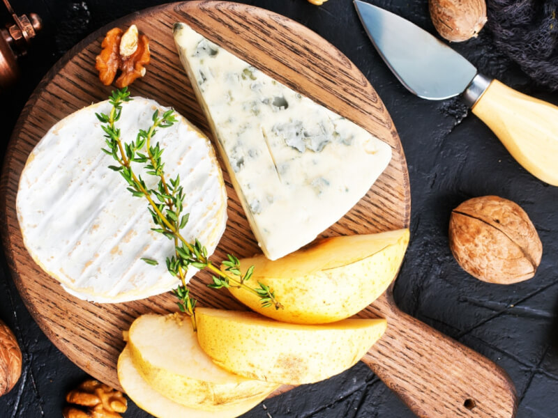 gin and cheese tasting platter